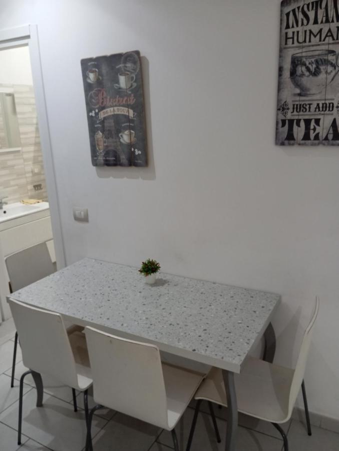 Apartament Famagosta Milano Lejlighed Eksteriør billede